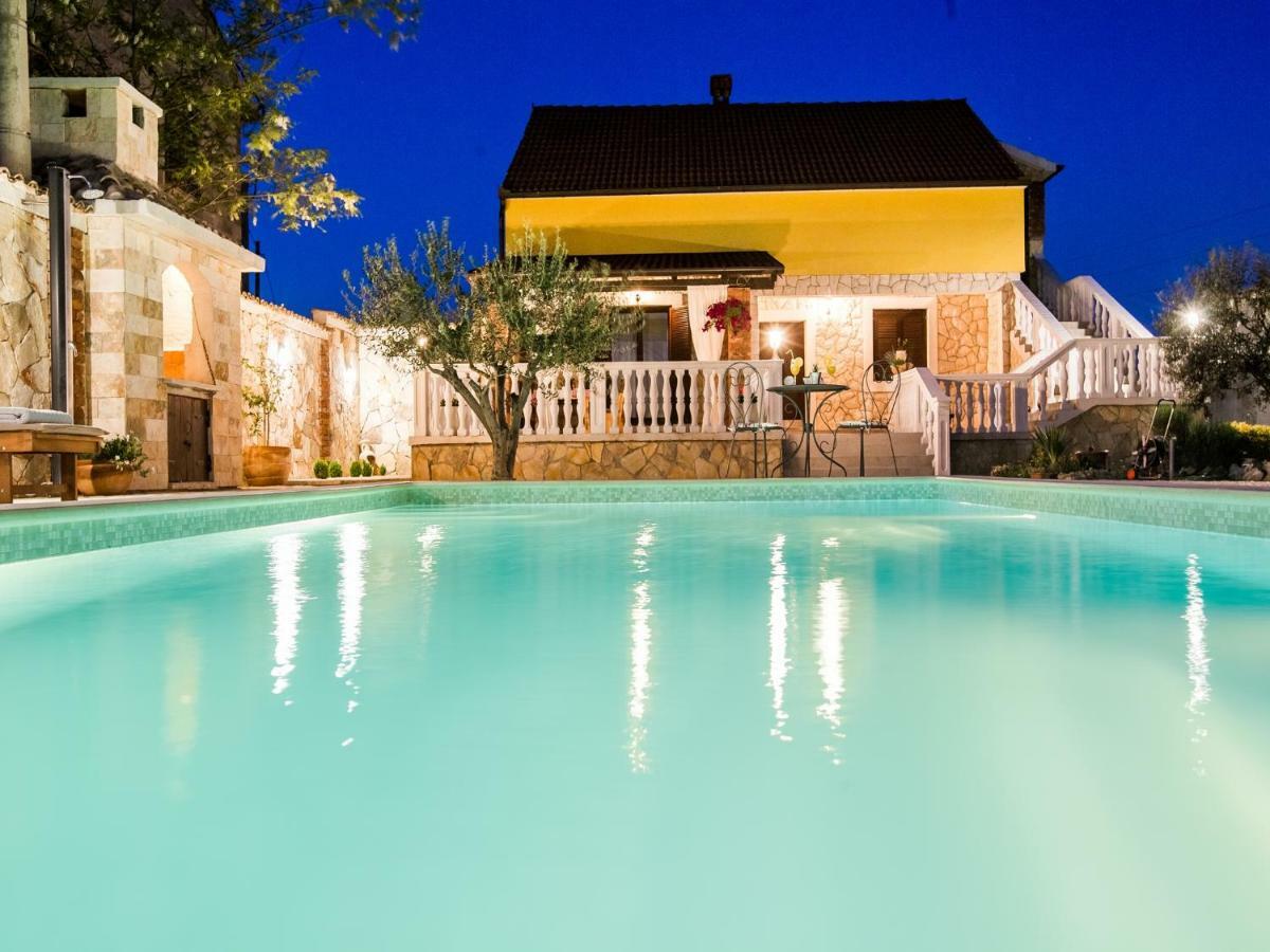 Holiday Home Iva With Pool Sukošan Eksteriør bilde